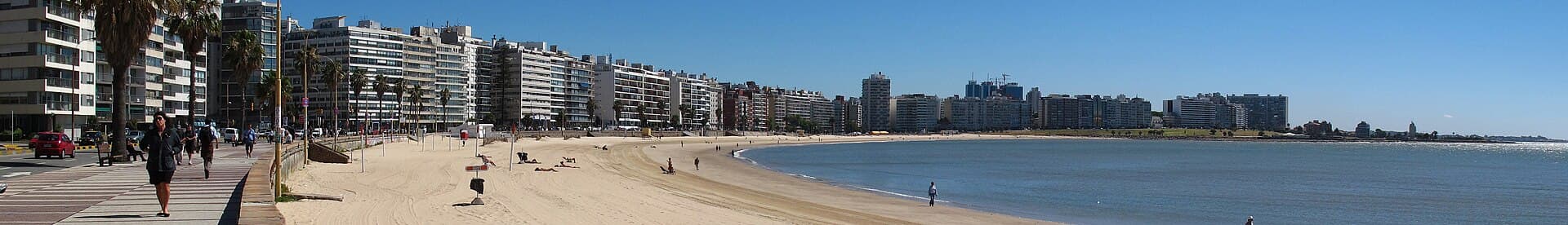 Panorámica de la playa de Pocitos en Montevideo (Uruguay)